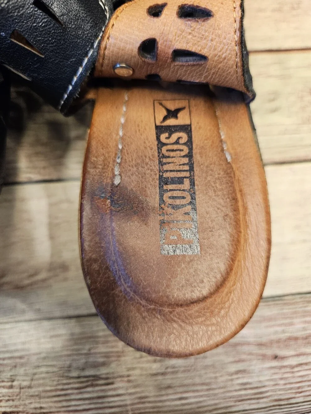 PIKOLINOS black leather